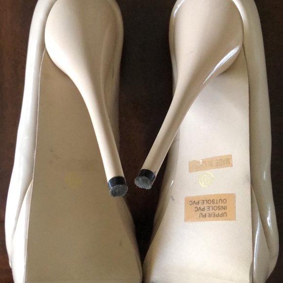 Women’s size 10 Journee Collection tan stilettos - Picture 15 of 16